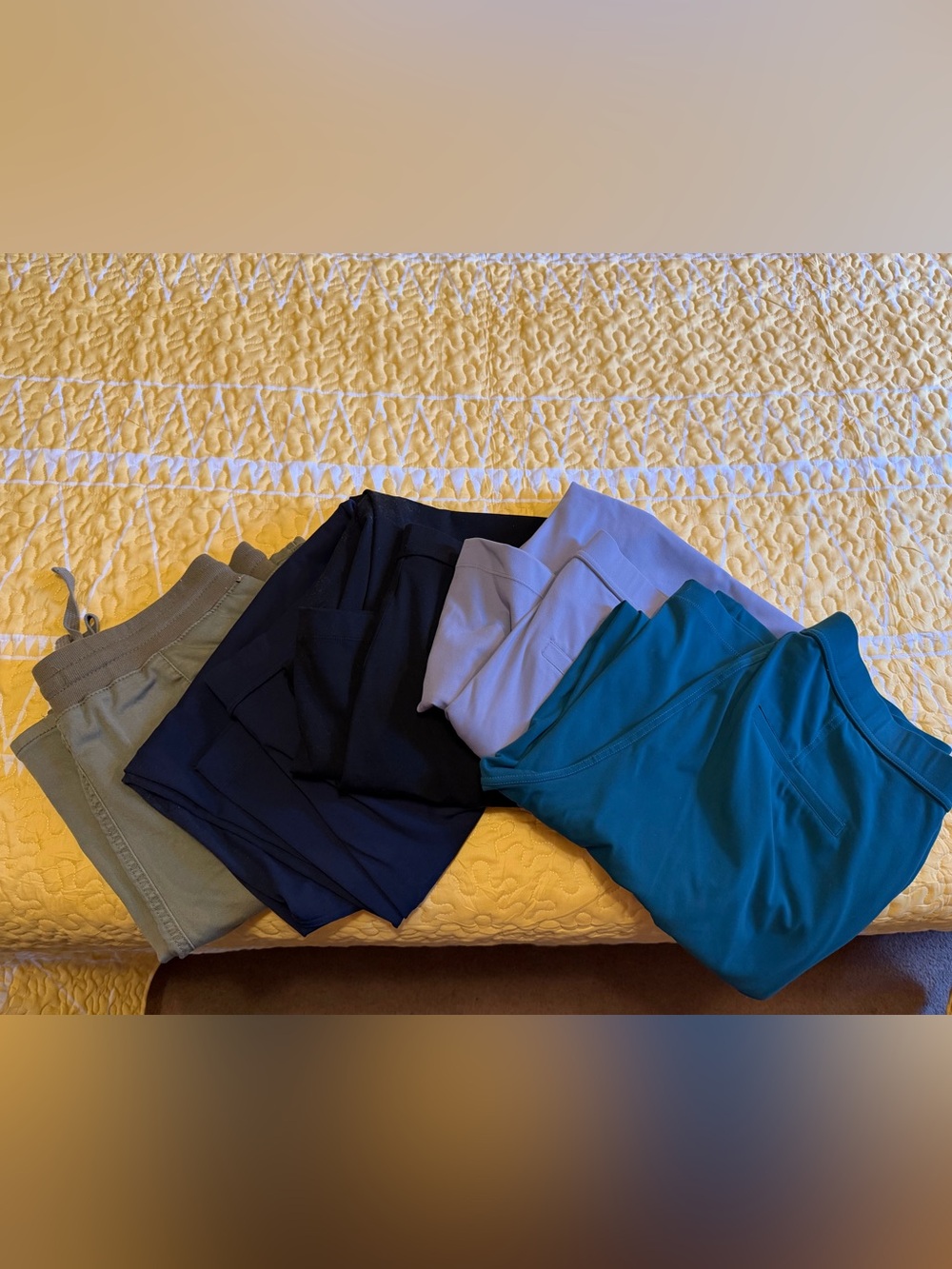 Woman’s bundle of pants…5 pairs!!!